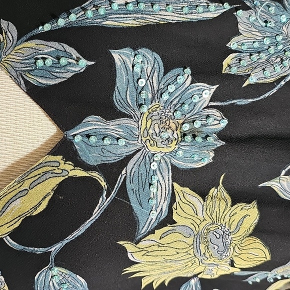 Signature Womens 3X Floral V-Neck Women's Top - Black and Blue Flowie - Picture 2 of 9